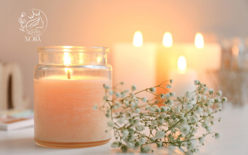 hình ảnh những ánh nến lung linh được thắp sáng